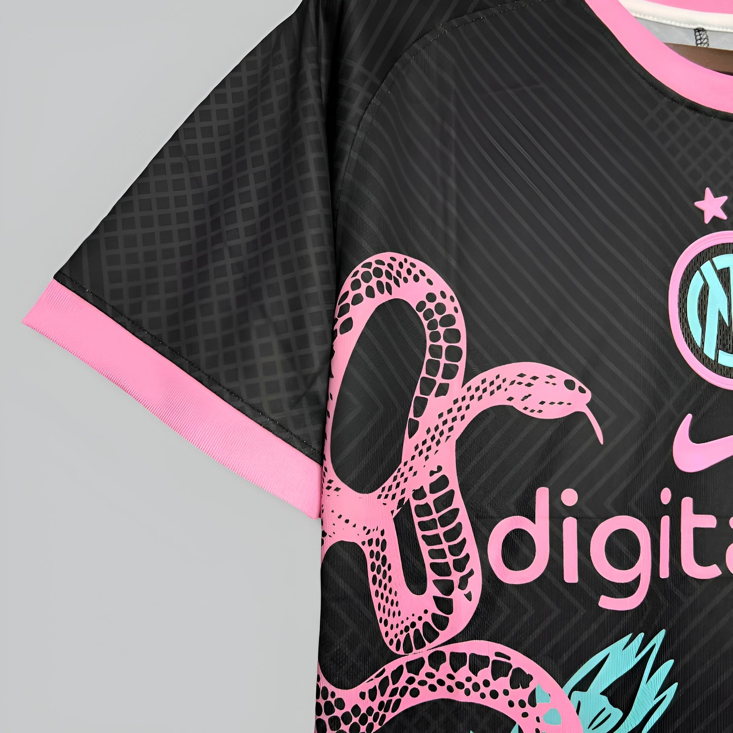 Inter Milan 25/26 "Pink Snake" Premium Kit