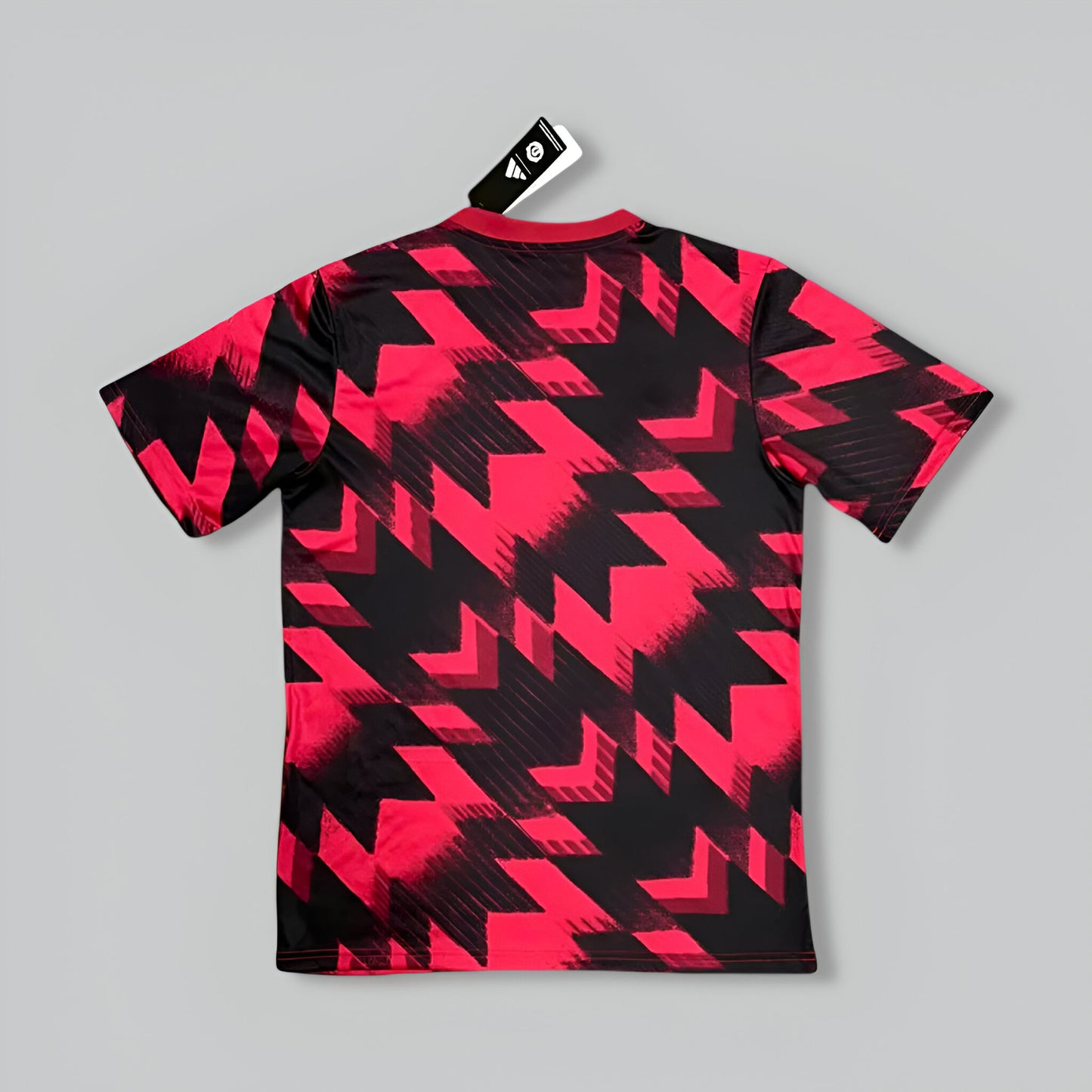Manchester United 25/26 "Zig-Zag Pulse" Kit