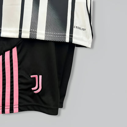 Juventus 25-26 Home Kids Kit